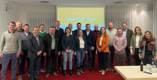 Das Bild ist ein Gruppenbild der Teilnehmer*innen.