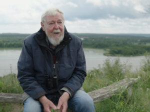 Portrait von Michael Succow vor einer Moorlandschaft