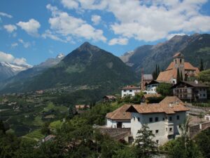 Blick in eine Landschaft des Vinschgaus